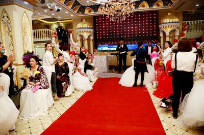 国际ACID协会新疆会长布丽布丽出席哈密市卡木生婚庆服务MKS美妆年会